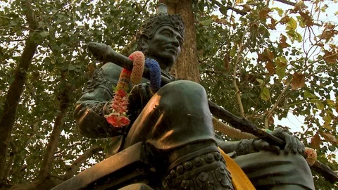 Low angle shot of a statue in the forest Stock-Footage 120001210