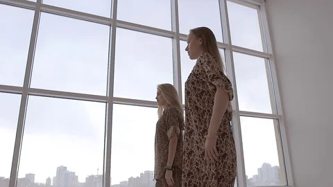 Low-angle shot of two young women practicing yoga 库存影片 72562477