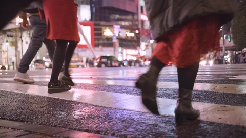 Low angle shots of people crossing Shibuya square on a rainy night 스톡 동영상 123797887