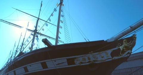 Low angle side move past the bow of Isambard Kingdom Brunel's SS Great Britain 스톡 동영상 108039970