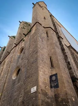 Low angle side view of the wall of Santa Maria del Pi church in Barcelona, Spai1 Stock Photos
