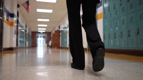 Low angle slow motion of teachers shoes walking down an empty school hallway Vídeos de archivo 246757341