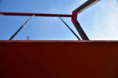 Low angle swing on a blue sky 库存照片