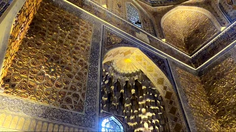 Low angle tilt up and pan left of golden Gur-e-Amir interior Vídeos de archivo 336188059