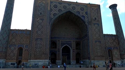 Low angle tilt up of the historic Ulugh Beg Madrasa in Samarkand Stock-Footage 336894931