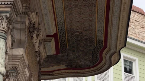 Low angle tilt shot hand-painted floral ceiling and architecture Vídeos de archivo 340155111