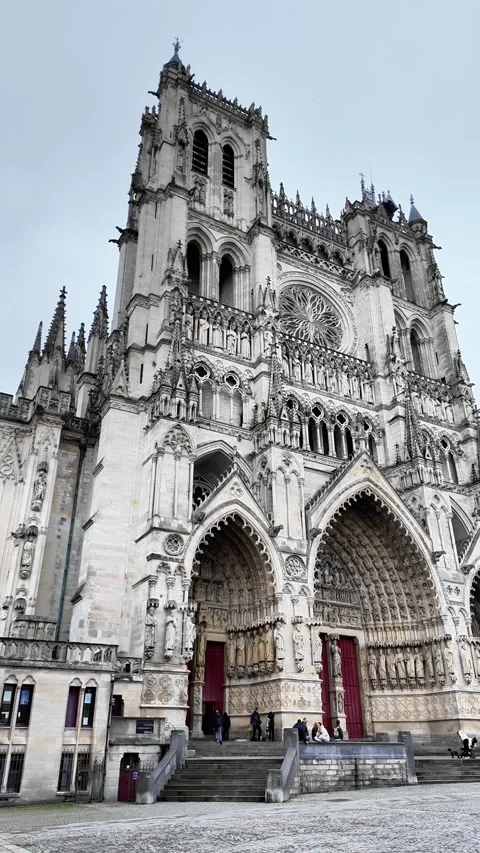 Low-angle tilt-up shot showcasing the highly detailed facade of a grand Gothic c Stockbeeldmateriaal 332999841
