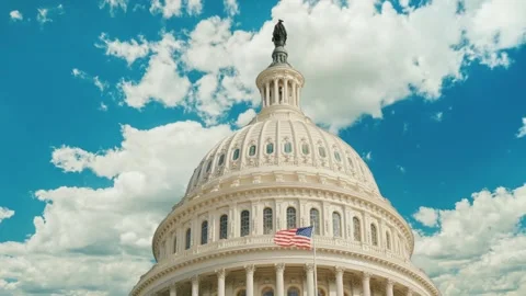 Low angle time lapse of United States Capitol Building dome with moving clo.. Stock Footage 334826666