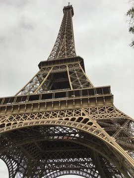 Low angle vertical shot of the Eiffel tower, Paris 스톡 사진