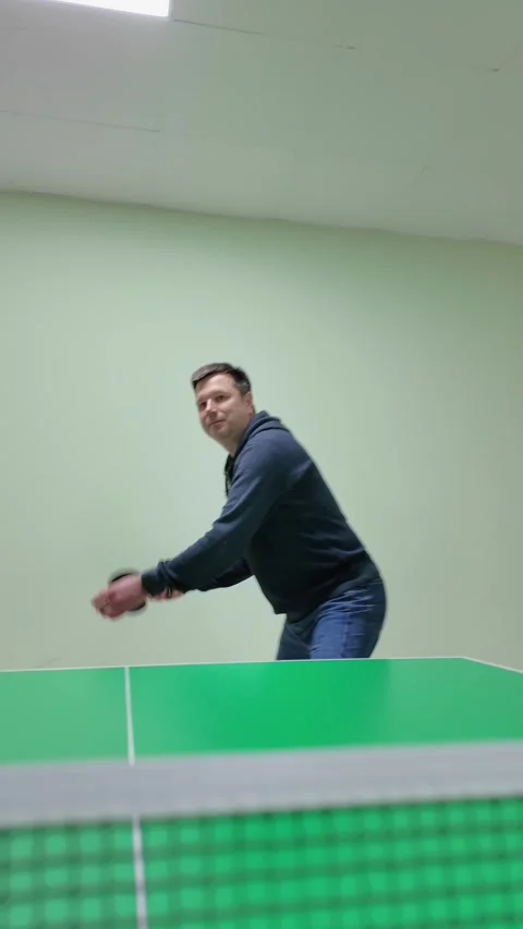 Low-Angle Vertical Table Tennis: Dynamic Player Action at Green Table. Vert.. Video stock 305832384
