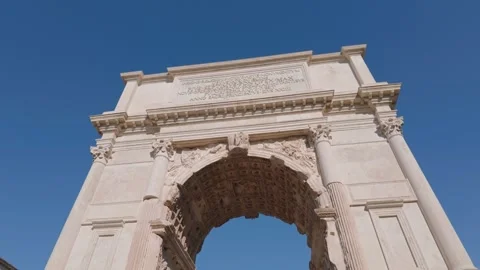 Low Angle View of the Arch of Titus Framed by Tree Branches in Rome, Italy Stock-Footage 338393942