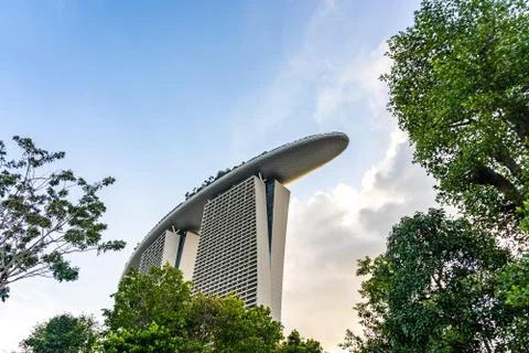 Low angle view of beautiful and modern building in Singapore Stock-Fotos