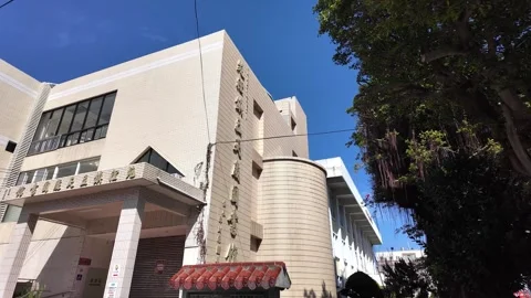 Low angle view of a beige tiled building with traditional red roof awning Vídeos de archivo 345999061