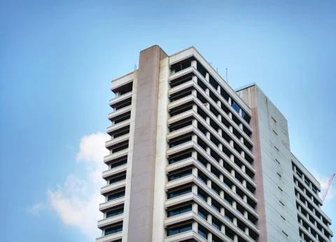 Low Angle View of Building Against Blue Sky Foto stock