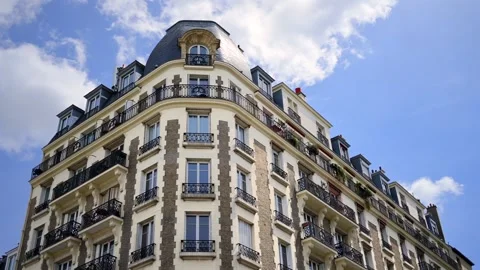 Low angle view of classic haussmann style apartment building facade in Pari.. Stock Footage 339392894