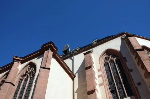 Low angle view of a classic style building with arch-shaped window frames Foto stock