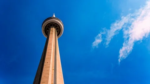 Low angle view of CN Tower in Toronto time lapse Stockbeeldmateriaal 119135721