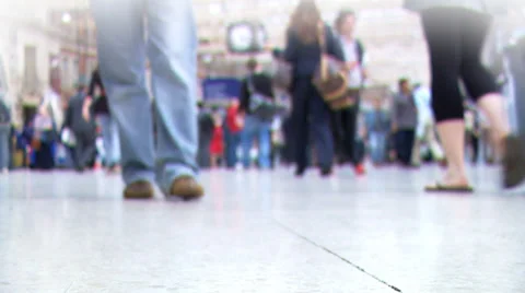Low angle view of commuters and travellers moving through a busy public space. Видео 32963278