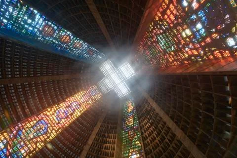 Low angle view of cross shape ceiling in cathedral Fotos de archivo