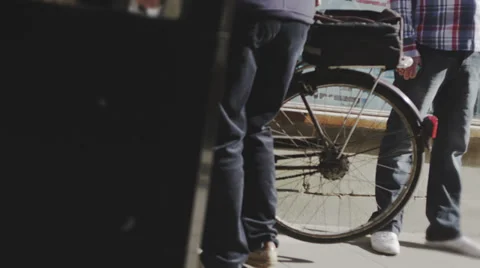 Low angle view of cyclist and shoppers walking through busy uk commercial area 스톡 동영상 32963191