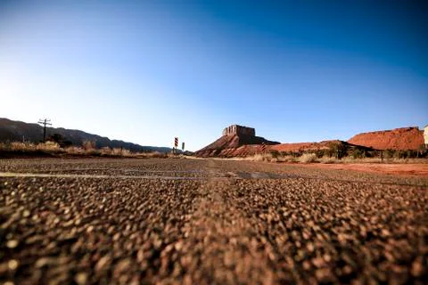 Low Angle View Of A Desert Road Foto stock