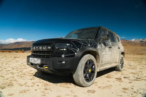 Low angle view of a dirty Jetour T2 SUV Stock Photos