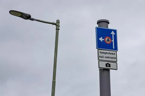 Low-angle view of Dutch traffic signs for truck restrictions with zero-emissi Foto stock
