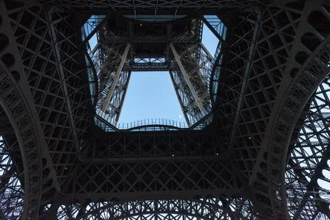 Low angle view of the Eiffel Tower from the inside in Paris, France Stockfoto's