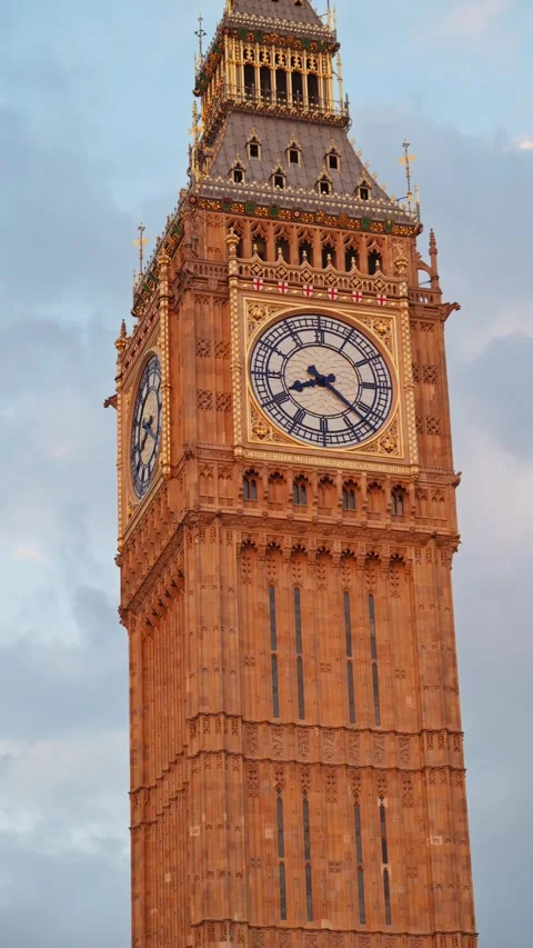Low angle view of Elizabeth tower Big Ben clock face in London at dusk with.. Stock Footage 339754676