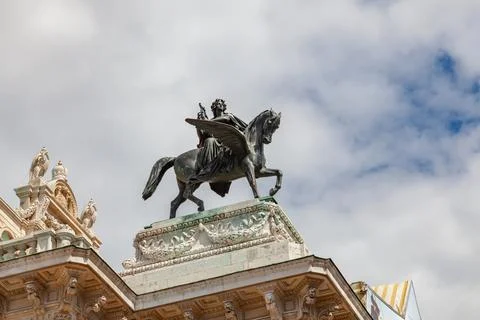 Low angle view of equestrian sculpture. Foto stock