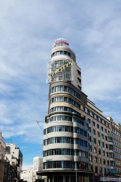 Low angle view of the iconic Capitol Building in Gran Via avenue in Madrid Fotos de archivo