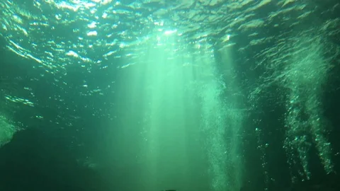 Low angle view of light ray under the water with air bubble 스톡 동영상 90392915