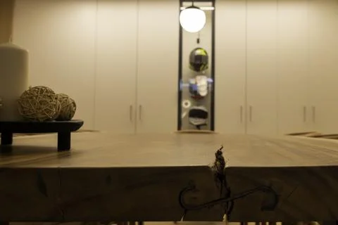 Low angle view of long natural wooden table with showcase in the background 库存照片
