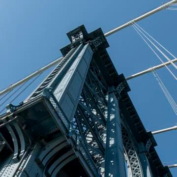 Low angle view of the Manhattan Bridge Fotos de archivo