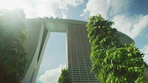Low angle view of Marina Bay Sands Hotel, Singapore Видео 218631670