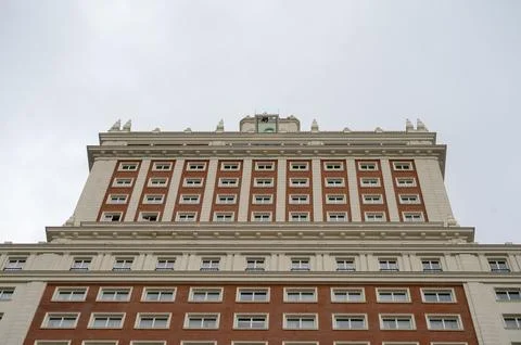 Low-angle view of the mesmerizing tall Spain Building, Edificio Espana with beau Fotos de archivo