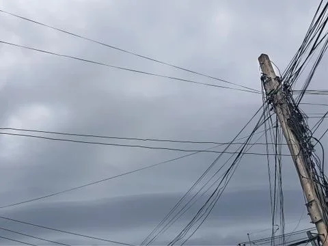 Low Angle View of Messy Electrical Wires on the Pole Foto stock