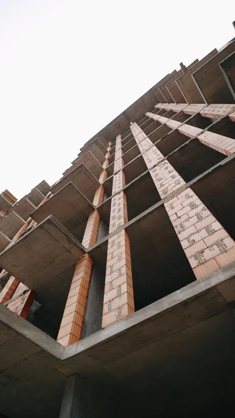 Low-angle view of a new building under construction. Vídeos de archivo 327937875
