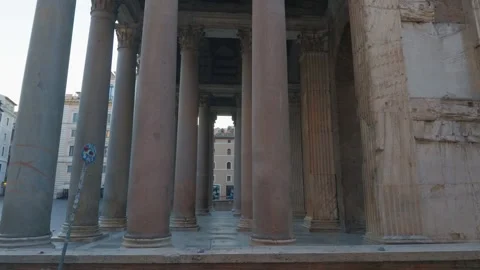 Low angle view of the Pantheon columns and ancient Roman architecture Vídeo Stock 337231592