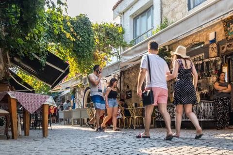 Low angle view of people walking Stock-Fotos