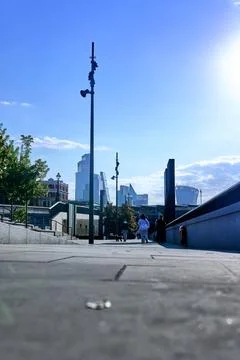 Low Angle View of People Walking in London City Plaza 스톡 사진