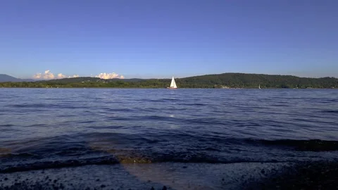 Low-angle view of red sailboat on lake Vídeo Stock 277540284