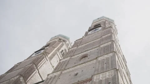 Low angle view revealing the iconic twin towers of the frauenkirche cathedral 스톡 동영상 334106763