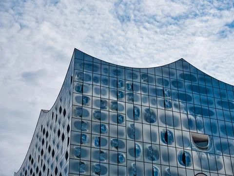 Low-angle view of the sections of the roof of the Elbphilharmonie 写真素材