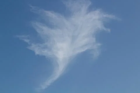 Low angle view shot of white clouds in the blue sky in clean environment concept Foto stock