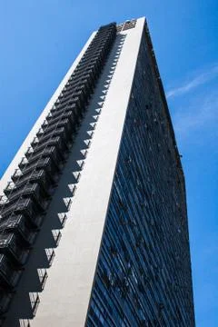 Low angle view of a tall office building Stock-Fotos