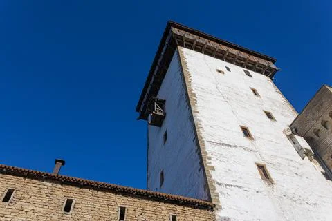 Low Angle View of Tall White Fortress Tower Stockfoto's