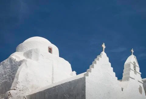 Low angle view of traditional building under blue sky Fotos de archivo
