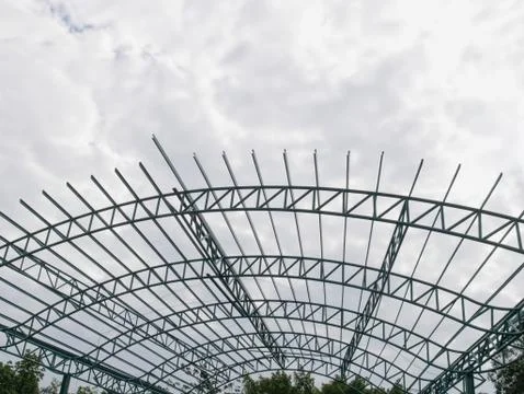 Low Angle View of Unfinished Warehouse Construction Against Cloudy Sky Foto stock