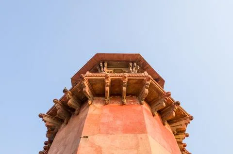 Low-angle view of the upper section of a red sandstone tower at Akbars Tomb in Stock Photos